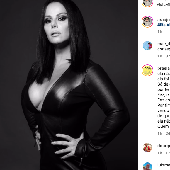 Viviane Araujo recebeu muitos elogios de fãs, que se renderam à beleza da atriz na foto resgatada