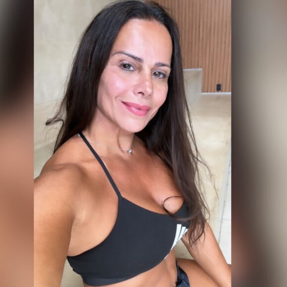Aparência de Viviane Araujo em fotos antigas e sem procedimentos estéticos também chamou atenção de internautas