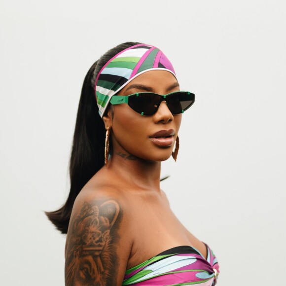 Ludmilla não quer ser entrevistada no 'De Frente com Blogueirinha', programa virtual apresentado pela famosa personagem do ator Bruno Matos