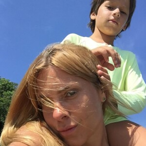 Carolina Dieckmann compartilhou diversas fotos com o filho caçula, José: 'Amo tanto que dói'