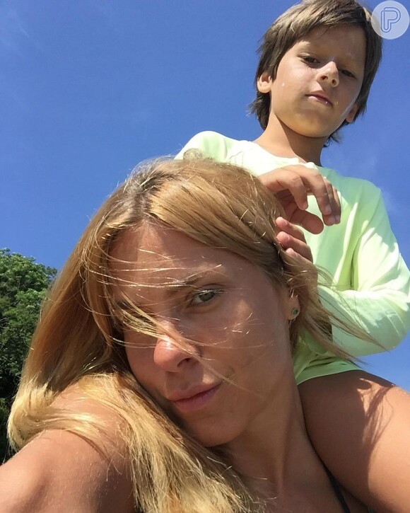 Carolina Dieckmann compartilhou diversas fotos com o filho caçula, José: 'Amo tanto que dói'