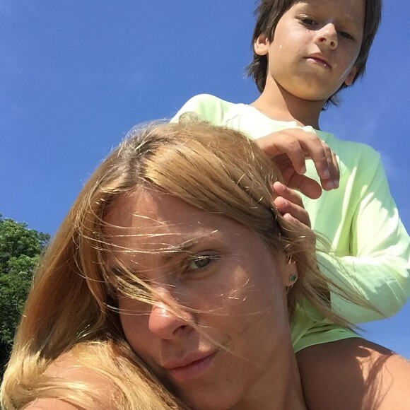 Carolina Dieckmann compartilhou diversas fotos com o filho caçula, José: 'Amo tanto que dói'