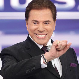 Silvio Santos contou em entrevista que disseram ao seu pai, na época, que 'Dom é frescura', então virou 'Senor'.




