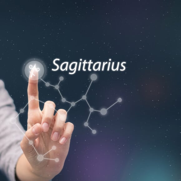 Horóscopo da semana para o signo de Sagitário:  É importante que você preste atenção ao manter o equilíbrio entre ser flexível e não perder de vista seus próprios interesses. 