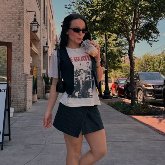 Outros comentários como ''Isabela e Manuela em 2024', na foto que Larissa Manoela publicou, podem ser vistos.