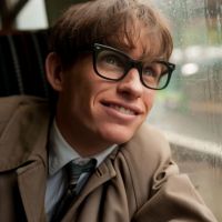 Eddie Redmayne comenta história de amor de 'A Teoria de Tudo': 'Apaixonante'