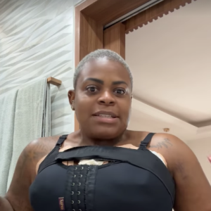 Jojo Todynho passou por lipoescultura e abdominoplastia há pouco mais de um mês