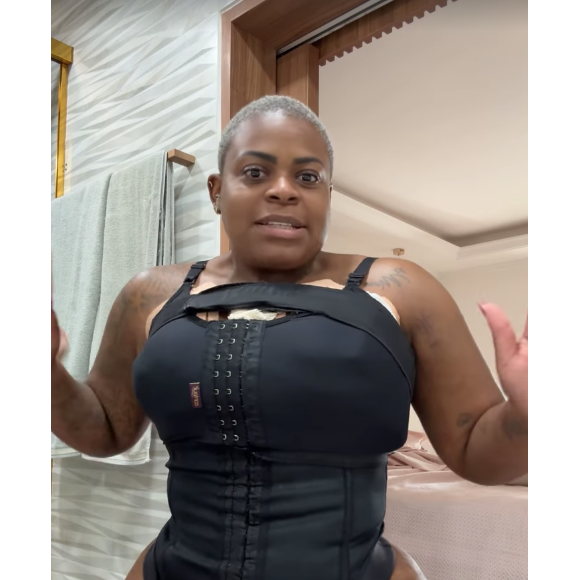 Jojo Todynho passou por lipoescultura e abdominoplastia há pouco mais de um mês