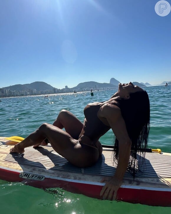 Entre as fotos sensuais, Gracyanne Barbosa deixou escapar um vídeo erótico