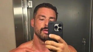 Cauã Reymond abaixa short ao máximo em foto todo suado e virilha sarada leva web ao delírio: 'Queria ser a toalha'