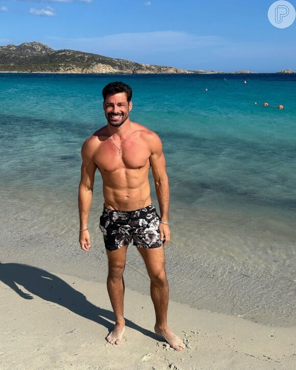 Dono de um físico invejável, Cauã Reymond vive postando fotos sem camisa na web e levando internautas à loucura