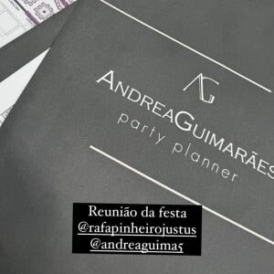 Ticiane Pinheiro publicou uma pasta de planejamento da festa da organizadora Andrea Guimarães.