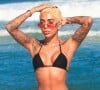 Dhiovanna Barbosa, irmã de Gabigol, mostra novo visual com cabelo curto de biquíni na praia