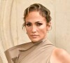 Jennifer Lopez provoca de maiô branco cavado em novas fotos e manda indireta para Ben Affleck