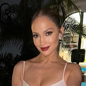 Em um carrossel recheado de fotos recentes, Jennifer Lopez posou sozinha, com a família e em momentos especiais