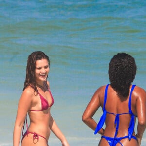 Amigas, Duda Santos e Lívia Inhudes foram à praia do Rio