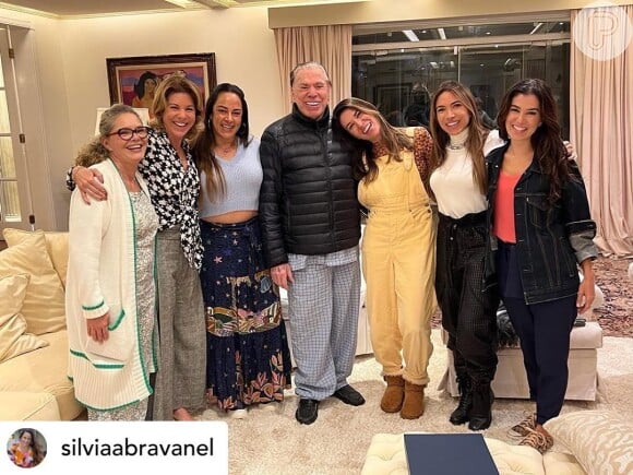 Silvio Santos ao lado das seis filhas, Cynthia, Daniela, Silvia, Rebeca, Patricia e Renata. Apresentador tem 14º neto