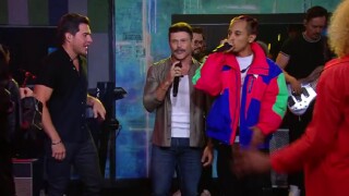 Quem sabe faz ao vivo! Ramalho, do 'Estrela da Casa', esquece letra em performance com Marcos & Belutti, mas improvisa da MELHOR maneira