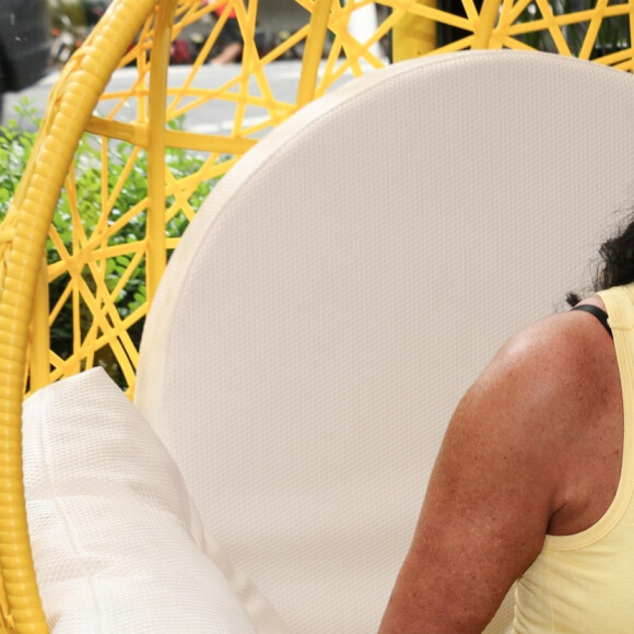 Gretchen ficou presa no ginásio de esportes da cidade até o fim da votação. Ela foi liberada cerca de duas horas depois