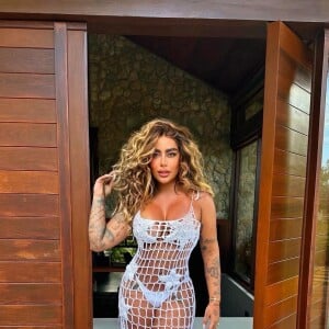 Rafaella Santos atualizou suas redes sociais com novas e belíssimas fotos de biquíni