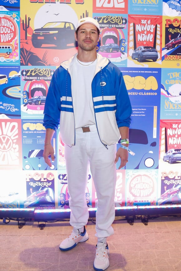 Rock in Rio 2024: José Loreto, super basiquinho, mostrou sua beleza em um look branco e azul