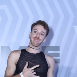 Rock in Rio 2024: o ator João Cortês também apostou na transparência para seu look