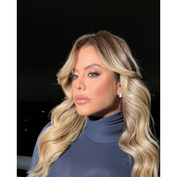 Poliana Rocha é esposa de Leonardo e chama atenção por sua beleza e corpo na web
