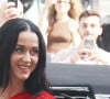 Katy Perry se torna um dos assuntos mais comentados nas redes socais após jornalista fazer comparação polêmica