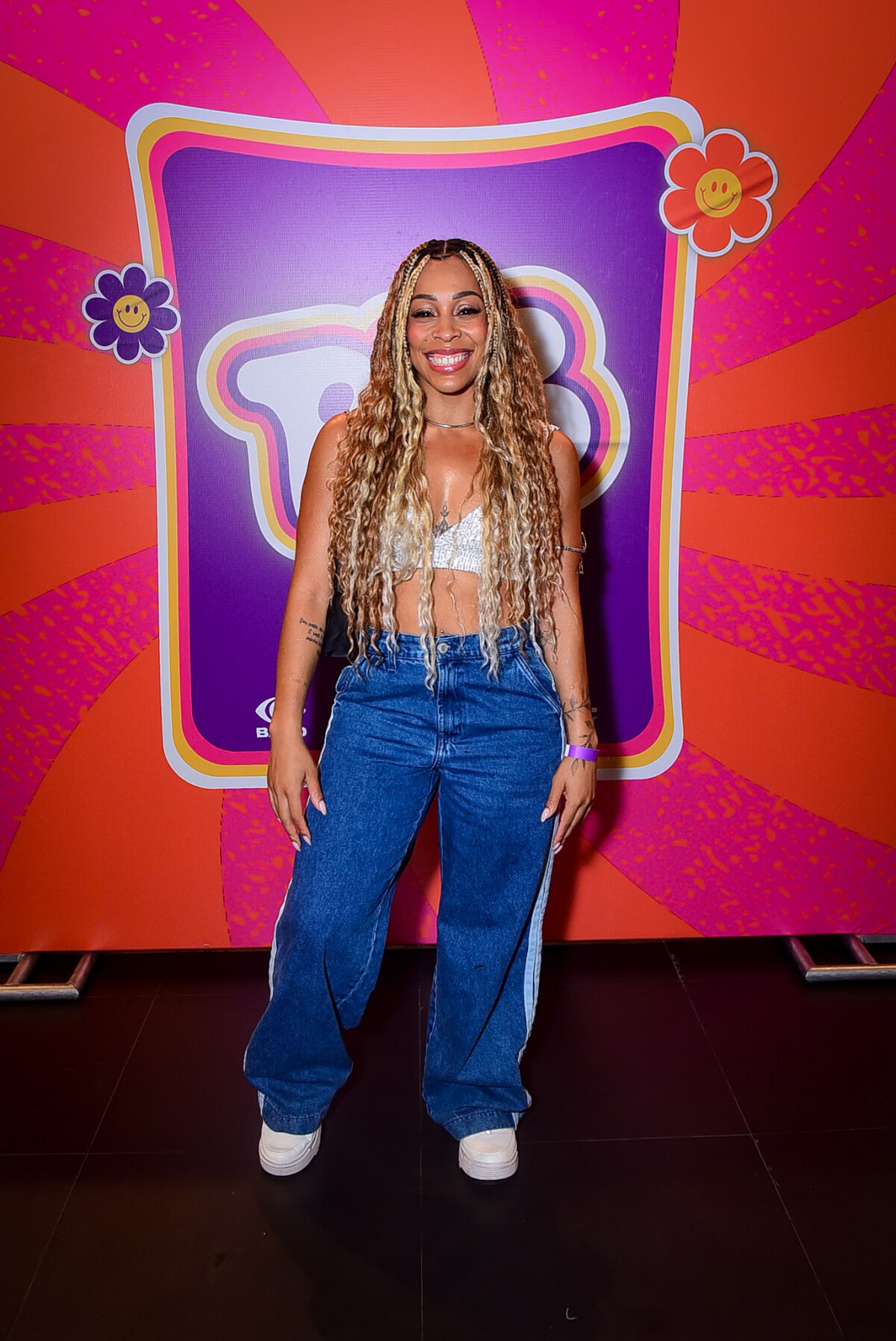 Foto: A ginasta Lorrane Oliveira foi de jeans e top ao Prêmio