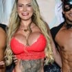 Antes do barraco: de lingerie vermelha, Andressa Urach recebe Ana Akiva e beija 1ª Miss Bumbum em festa de 37 anos