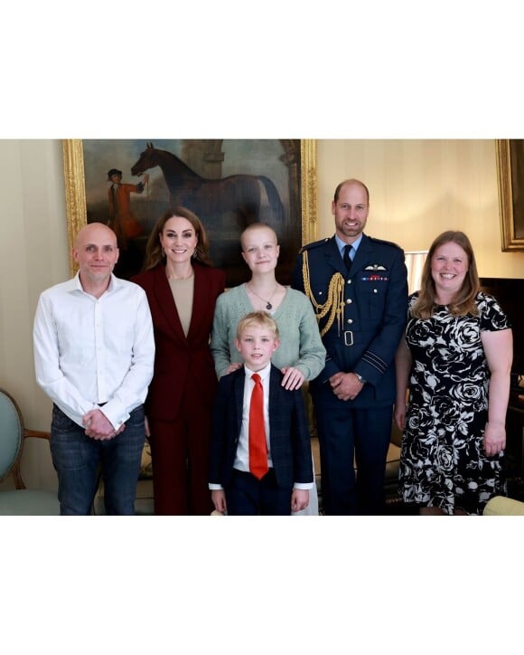 Neste primeiro evento de Kate Middleton após o câncer, ela conheceu Liz Hatton, uma jovem de 16 anos que também enfrenta a batalha contra a doença.