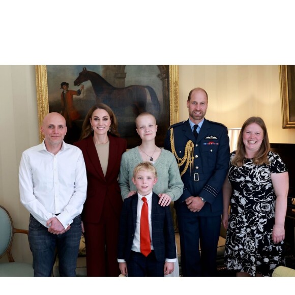 Neste primeiro evento de Kate Middleton após o câncer, ela conheceu Liz Hatton, uma jovem de 16 anos que também enfrenta a batalha contra a doença.