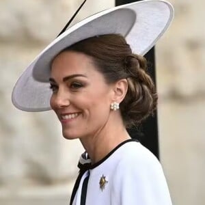 Kate Middleton já usou, por outras vezes, brincos da marca de Cassandra Goad.