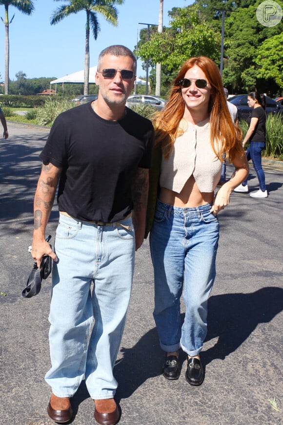 Bruno Gagliasso e Giovanna Ewbank votam no Itanhangá Golf Club na Barra da Tijuca