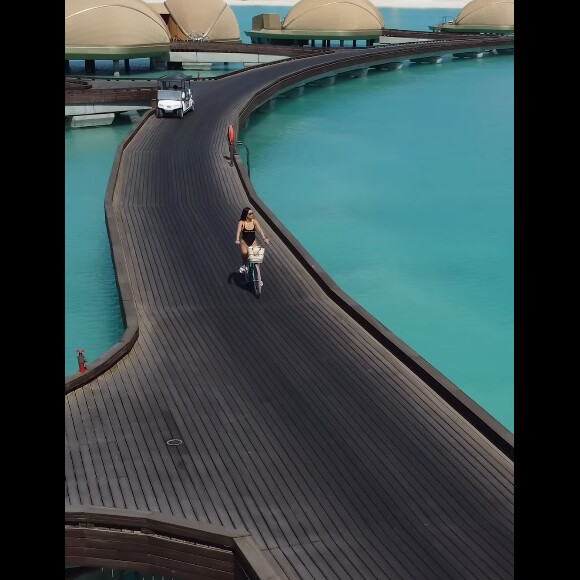 Bruna Biancardi passeou de bicicleta por resort de luxo na Arábia Saudita em 8 de outubro de 2024