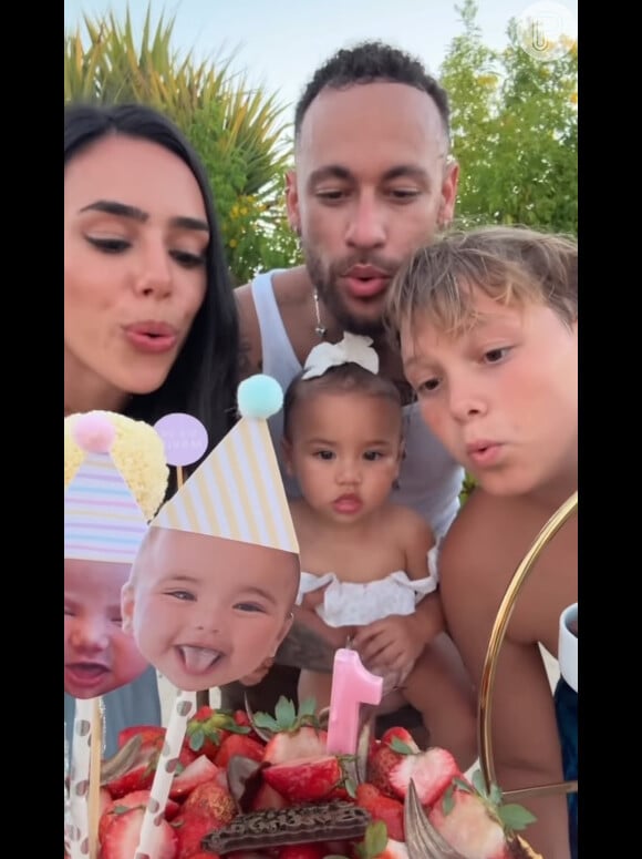 Bruna Biancardi e Neymar comemoraram o 1º ano da filha, Mavie, ao lado de Davi Lucca