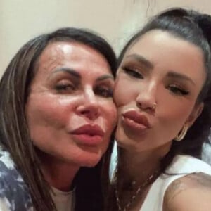 Gretchen e Jenny Miranda voltaram a trocar farpas na web