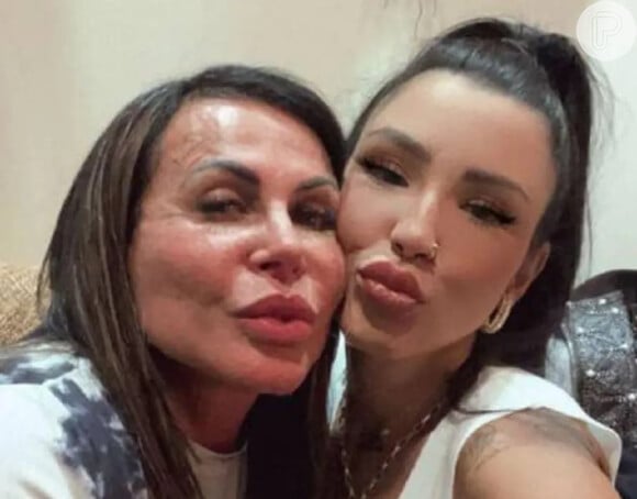 Gretchen e Jenny Miranda voltaram a trocar farpas na web