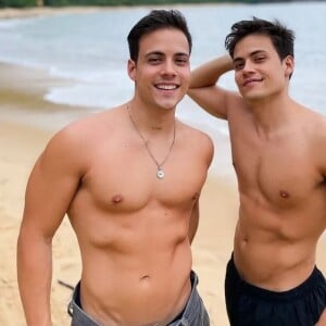 Fábio Rio e Eduardo Rio Godinho dão beijo triplo em influenciadora e geram polêmica na web por serem irmãos