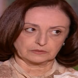 Novela 'Alma Gêmea': Débora faz alerta importante para Cristina, de que Rafael pode recobrar a consciência e lembrar de tudo o que ela fez em sua frente.