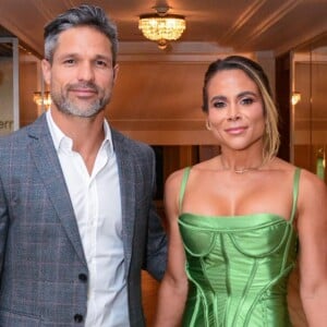 Diego Ribas, do Flamengo, e a esposa Bruna Leticia marcaram presença na renovação dos votos de Michel Teló e Thais Fersoza.