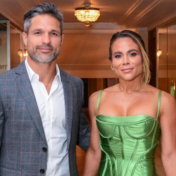 Diego Ribas, do Flamengo, e a esposa Bruna Leticia marcaram presença na renovação dos votos de Michel Teló e Thais Fersoza.
