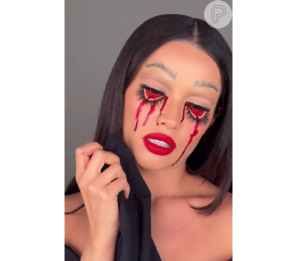 Juliette impressiona seguidores com maquiagem de Halloween assustadora e realista