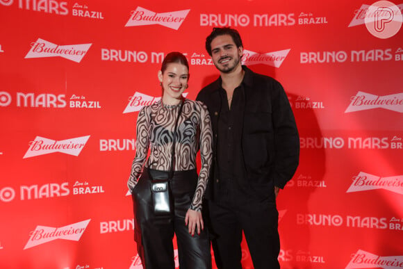 Ana Clara elegeu transparência e foi acompanhada do marido, Bruno Tumoli, ao show de Bruno Mars