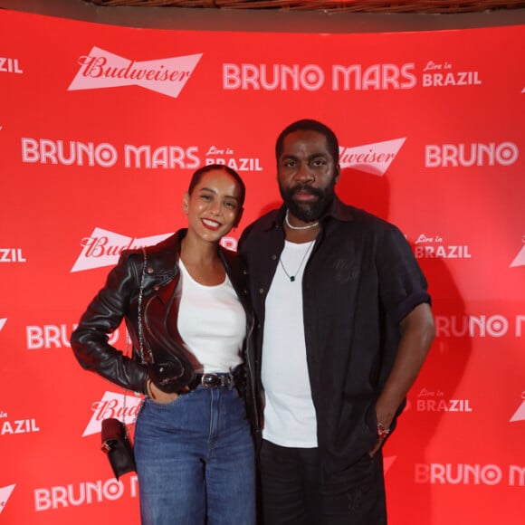 Lázaro Ramos e Taís Araujo foi outro casal famoso a curtir o show de Bruno Mars no Rio de Janeiro