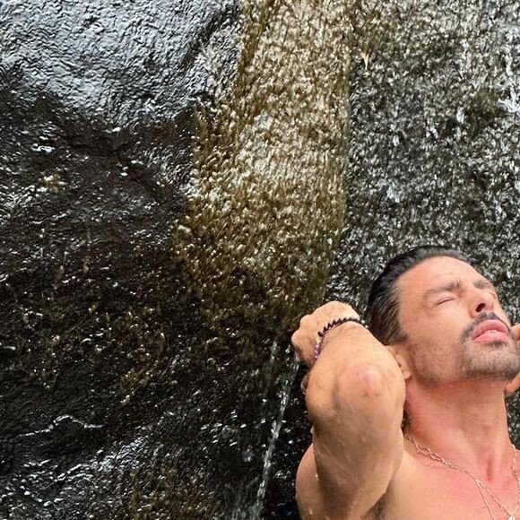 Porém, a direção do programa de Ana Maria Braga acabou 'censurando' a foto de Cauã Reymond, o publicando da cintura para cima