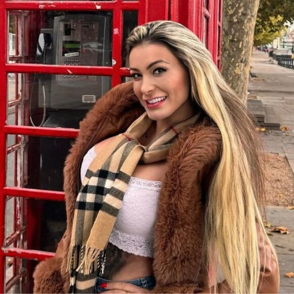 Andressa Urach revela quantas plásticas já fez e choca com número absurdo