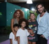 Igor Rickli e Aline Wirley levaram os filhos, Antonio, Fátima e Will, à festa de aniversário da filha de Tatá Werneck e Rafael Vitti