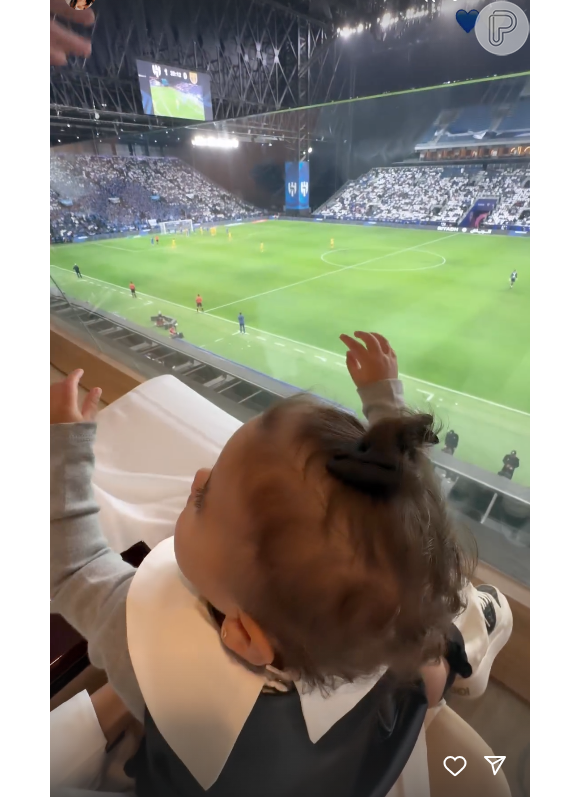 Mavie surgiu em um vídeo de Bruna Biancardi torcendo muito pelo Al-Hilal, com direito a palmas e empolgação