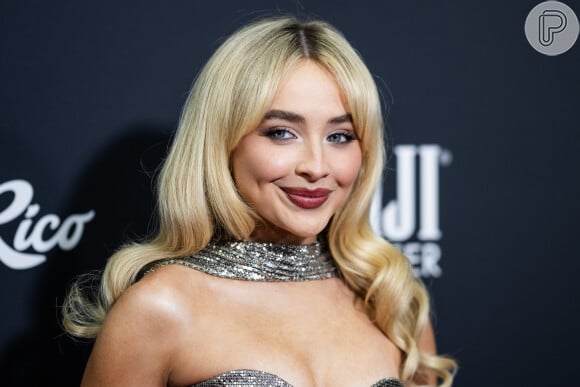 A cantora Sabrina Carpenter tem Jack Antonoff como seu produtor musical, ele é esposo de Margaret Qualley.